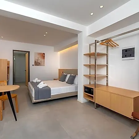 Nikos Hotel 4*